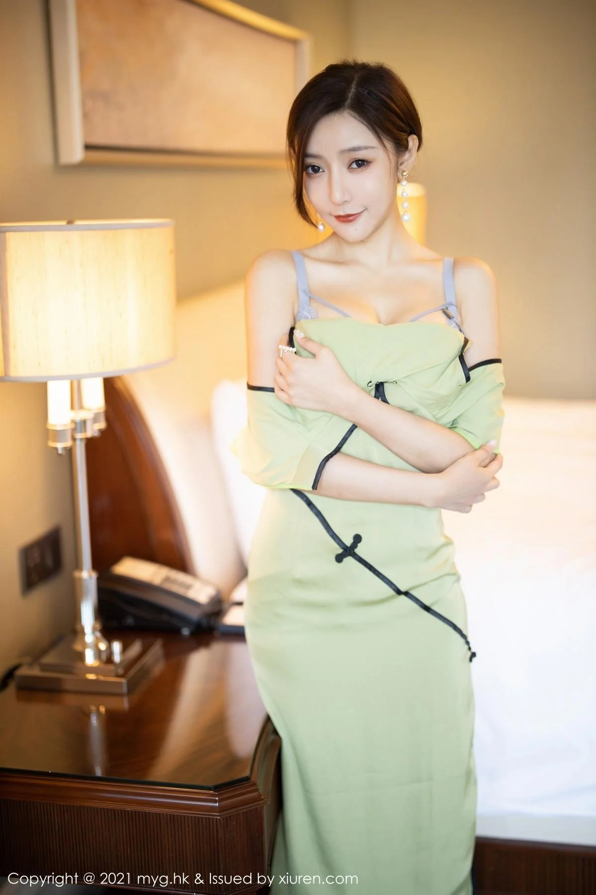王馨瑶yanni江浙沪旅拍脱古韵旗袍露性感内衣迷人绝美写真 第 84 张