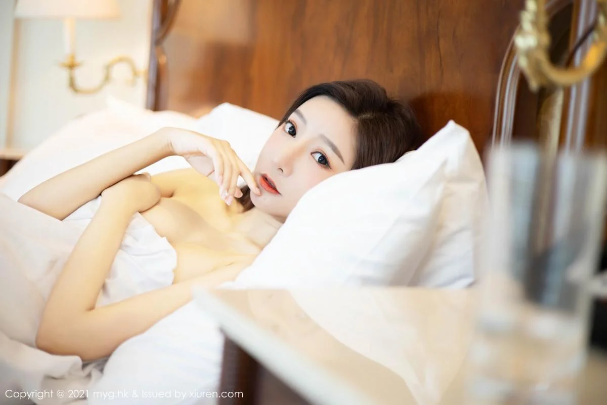 王馨瑶yanni私房脱华丽粉色吊裙露完美身材撩人绝美写真 第 13 张