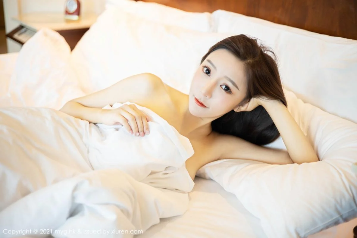 王馨瑶yanni私房脱华丽粉色吊裙露完美身材撩人绝美写真 第 2 张