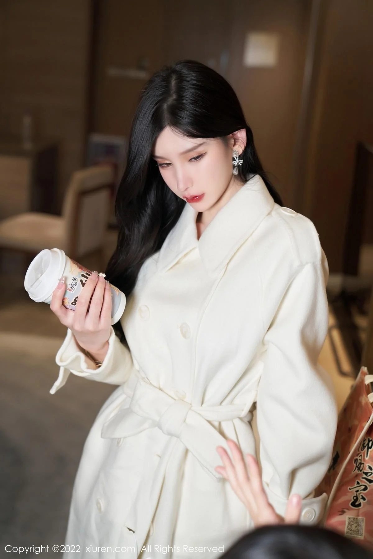 周于希Sally三亚旅拍性感黑色吊裙配黑丝吊袜撩人绝美写真 第 31 张