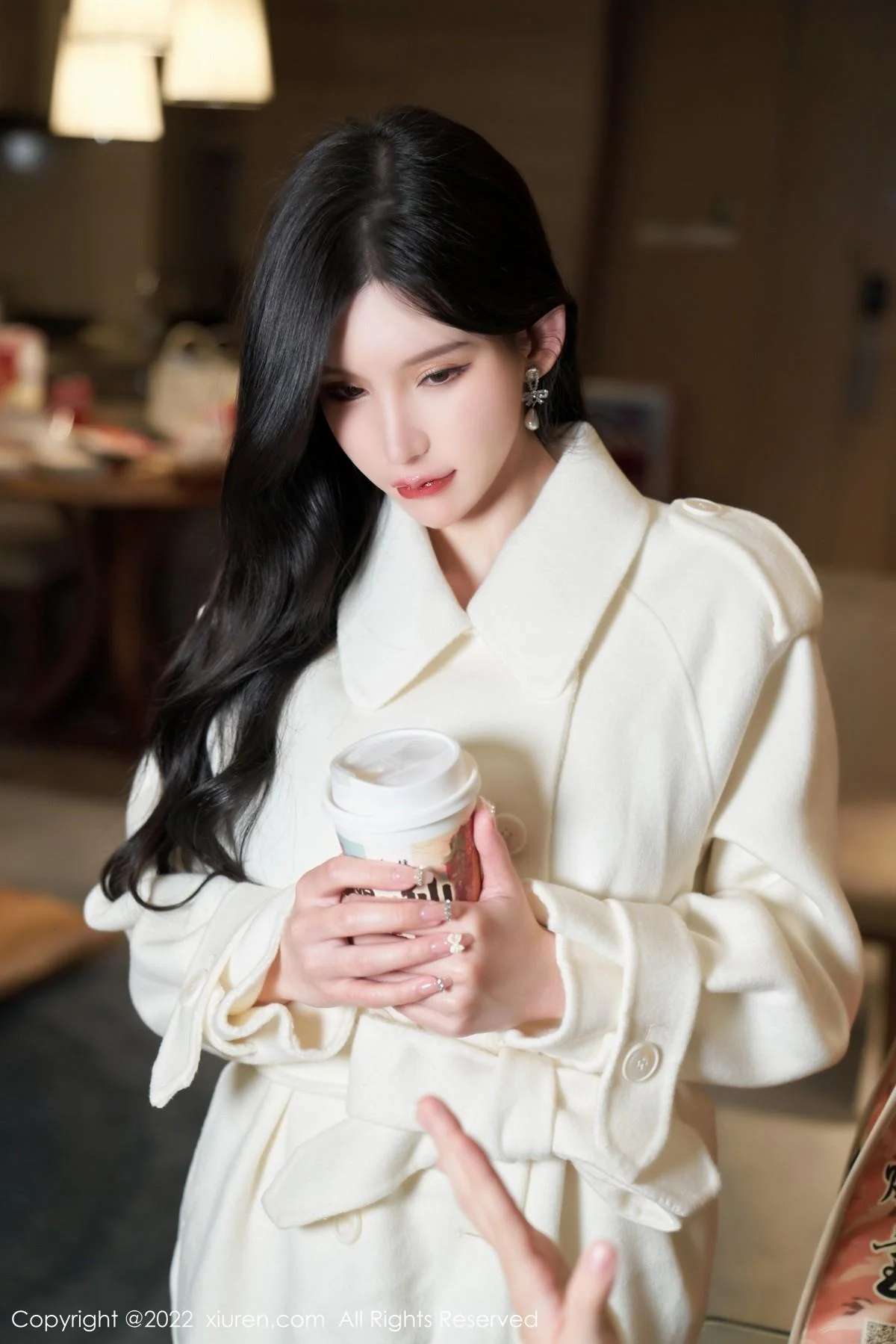 周于希Sally三亚旅拍性感黑色吊裙配黑丝吊袜撩人绝美写真 第 32 张