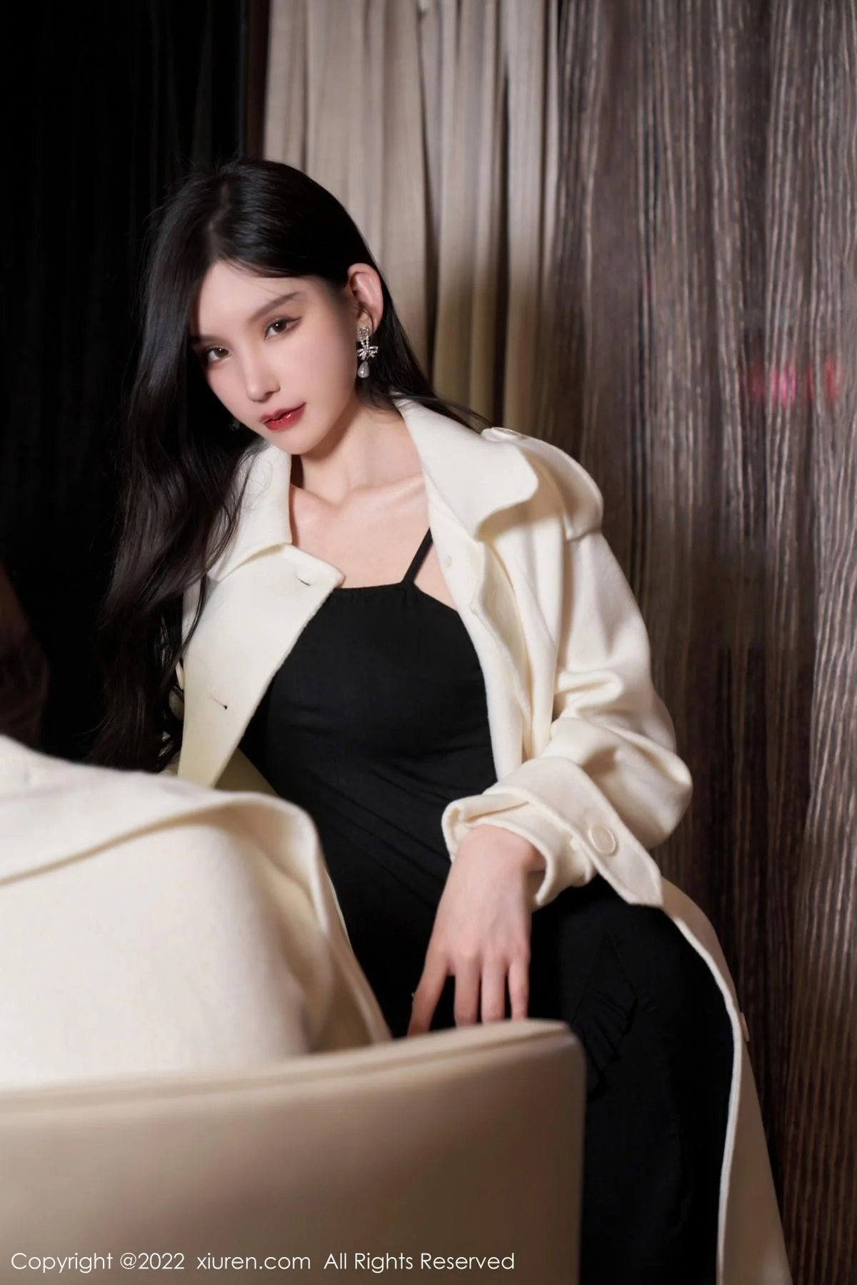 周于希Sally三亚旅拍性感黑色吊裙配黑丝吊袜撩人绝美写真 第 34 张