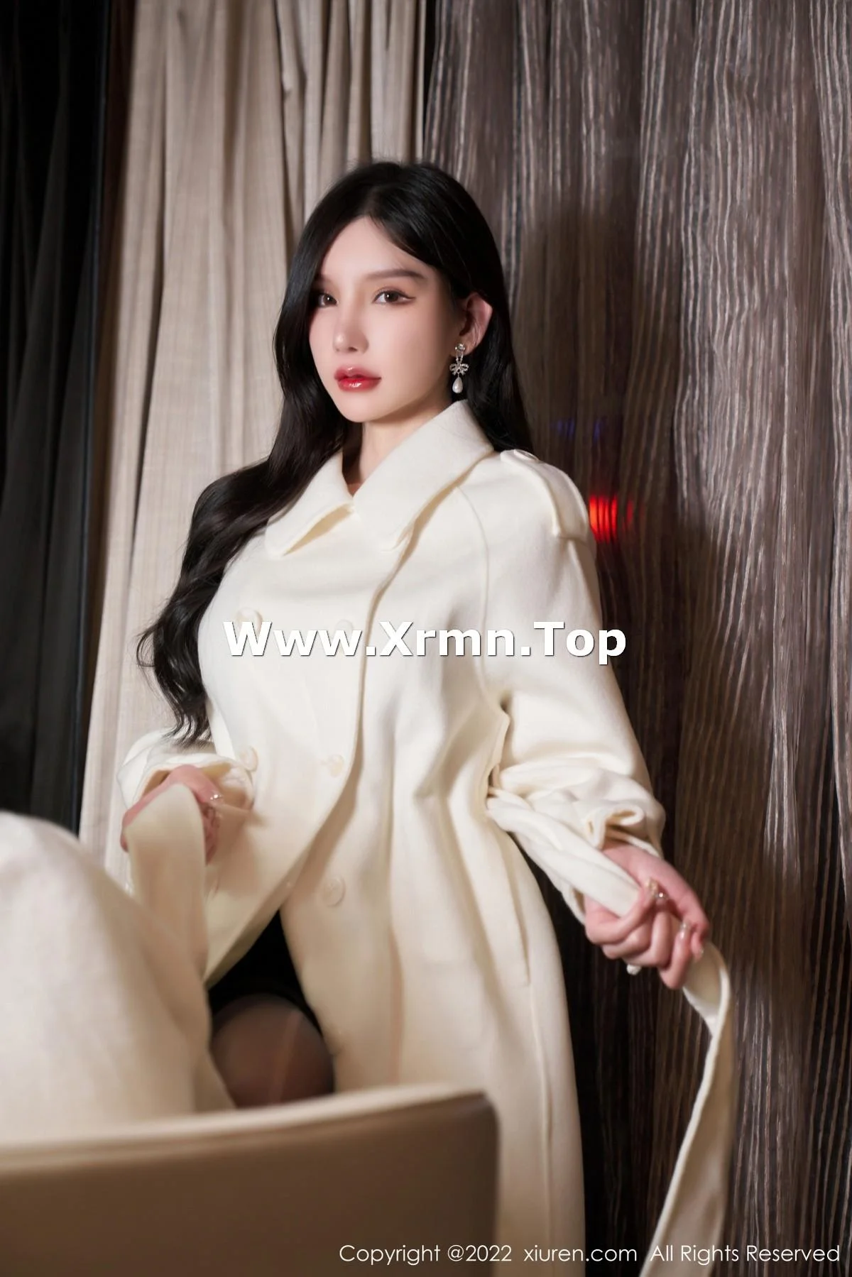 周于希Sally三亚旅拍性感黑色吊裙配黑丝吊袜撩人绝美写真 第 36 张