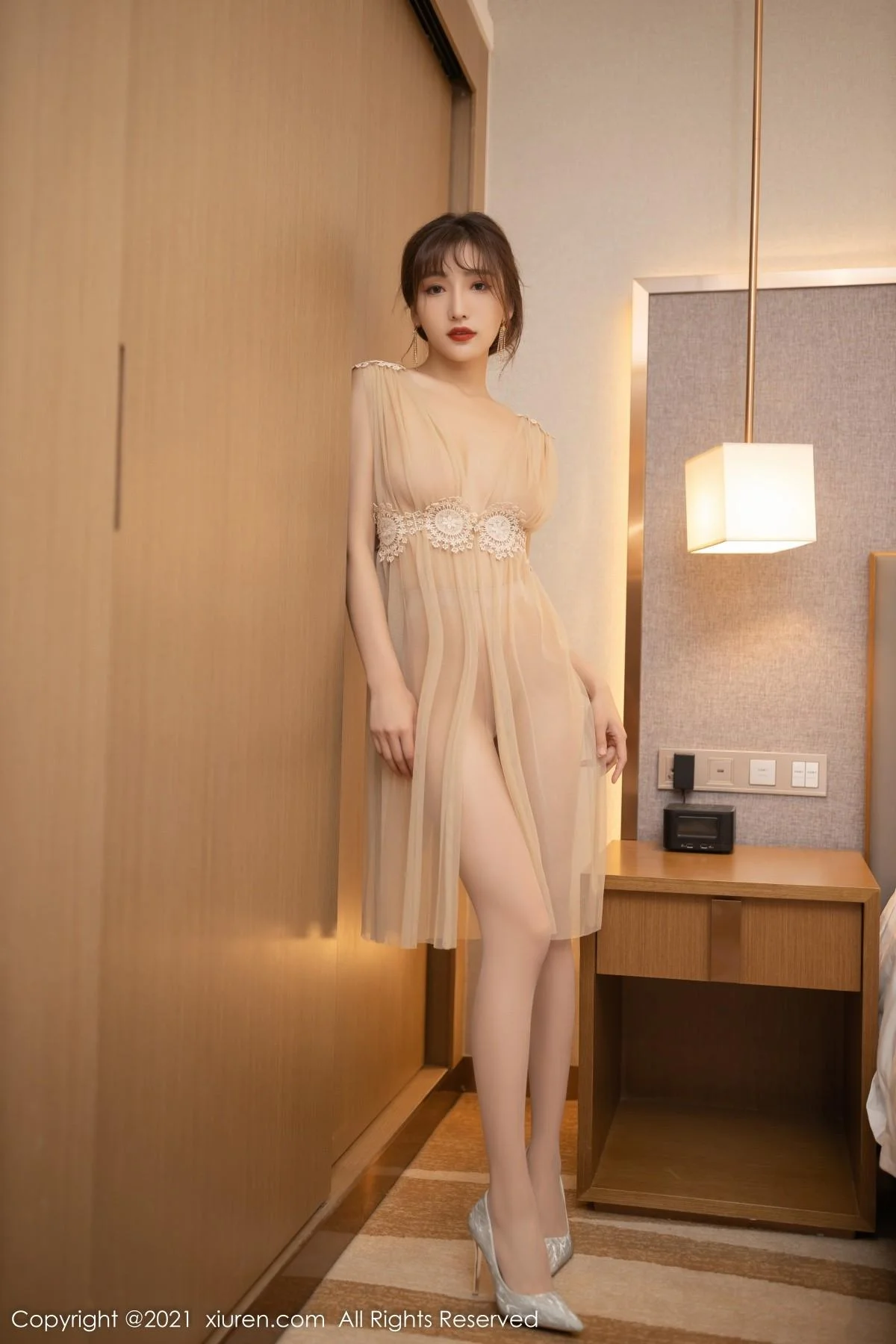 陆萱萱精致透明轻纱上衣配超薄无内肉丝裤袜惹火绝美写真 第 41 张