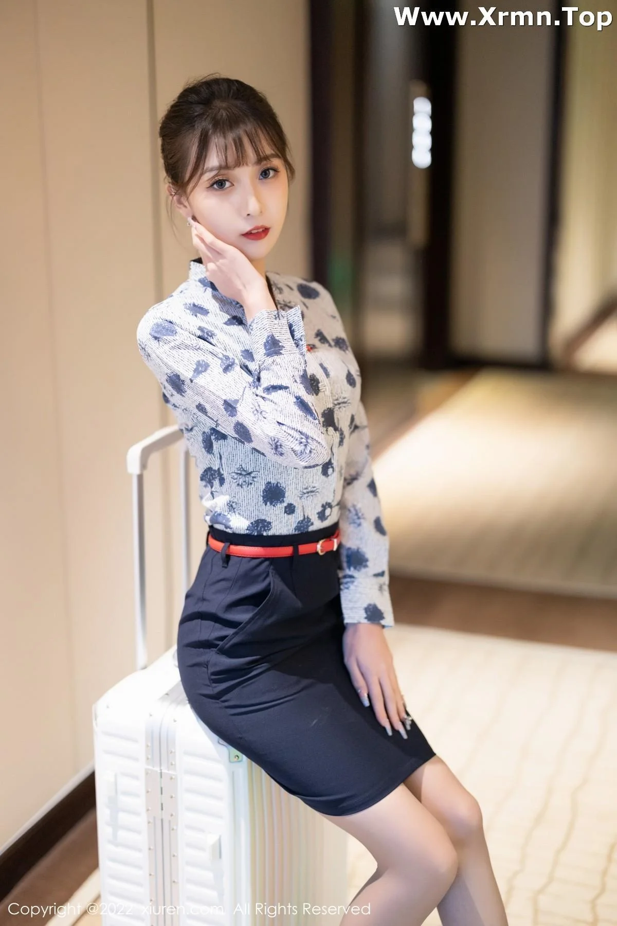 林星阑空姐制服半脱露性感黑色内衣配灰丝裤袜绝美写真 第 1 张