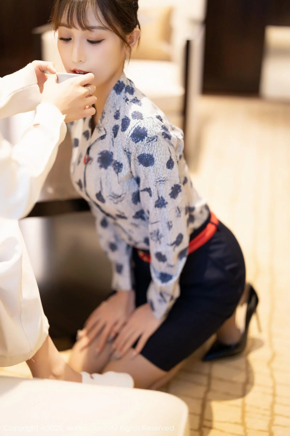 林星阑空姐制服半脱露性感黑色内衣配灰丝裤袜绝美写真 第 15 张