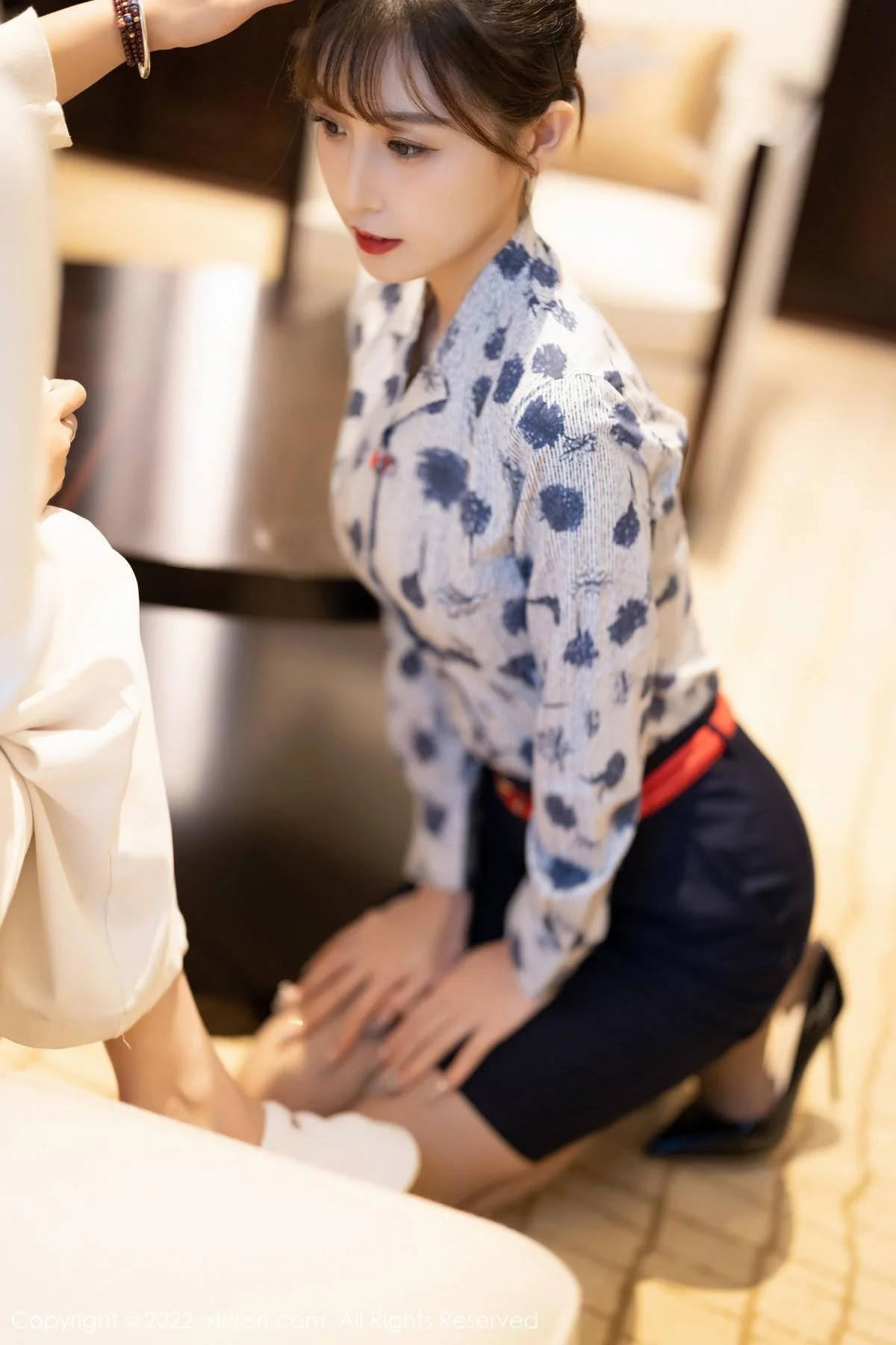 林星阑空姐制服半脱露性感黑色内衣配灰丝裤袜绝美写真 第 16 张