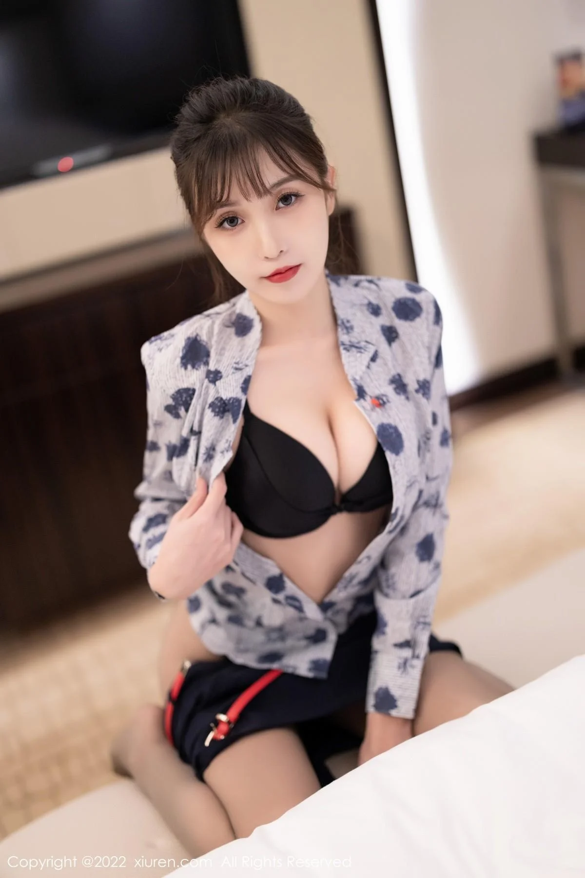 林星阑空姐制服半脱露性感黑色内衣配灰丝裤袜绝美写真 第 59 张