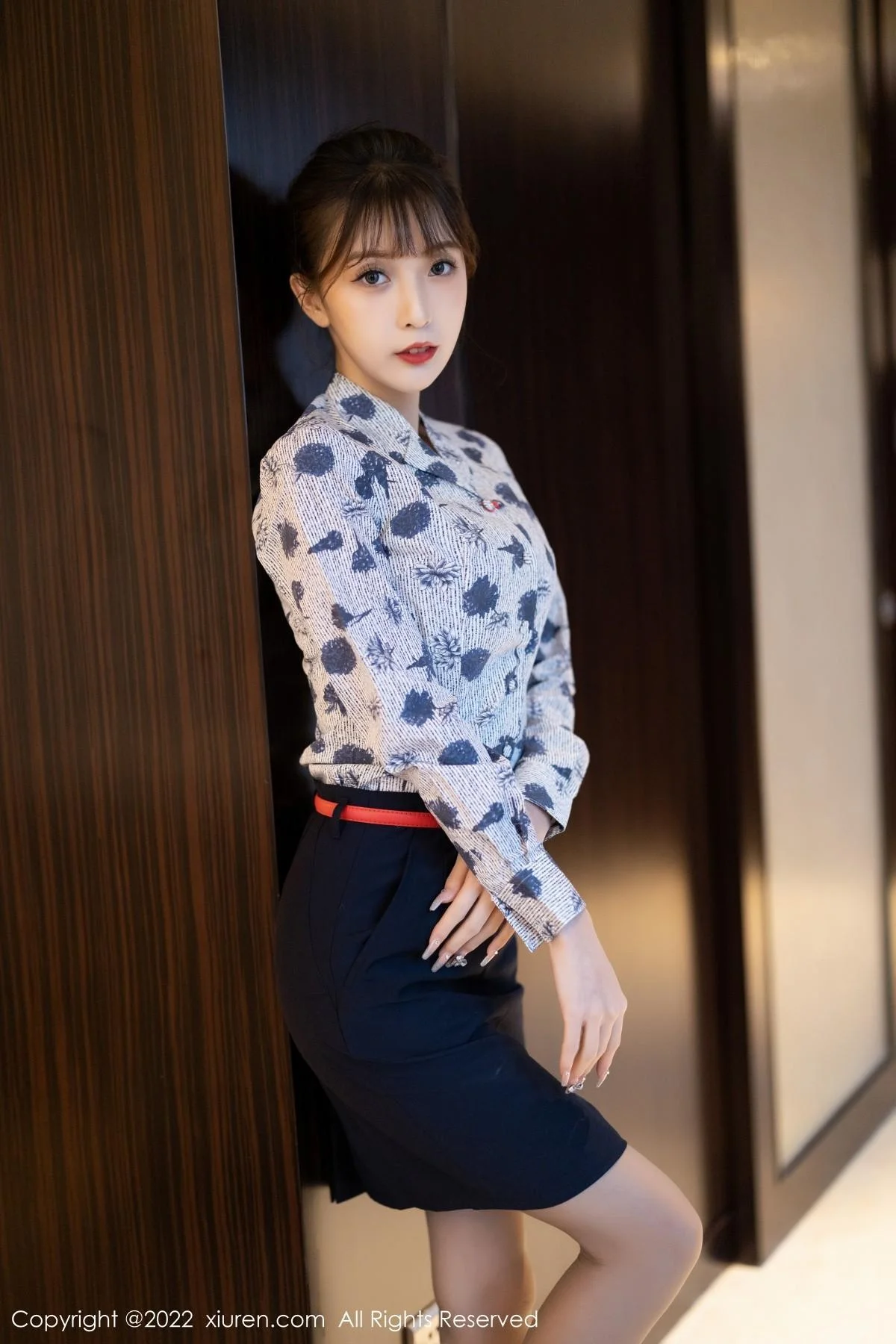 林星阑空姐制服半脱露性感黑色内衣配灰丝裤袜绝美写真 第 7 张