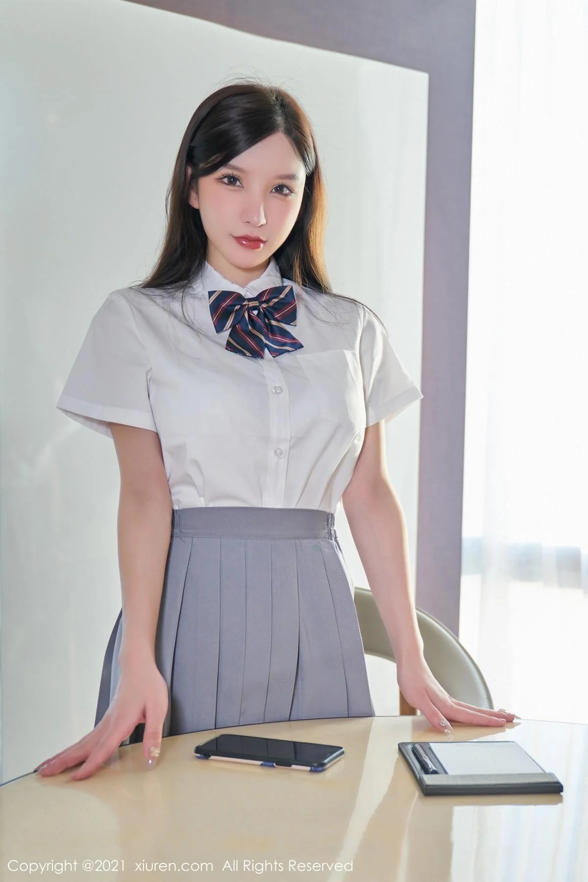 周于希Sandy惩罚游戏主题性感百褶裙下闪亮肉丝绝美写真 第 13 张