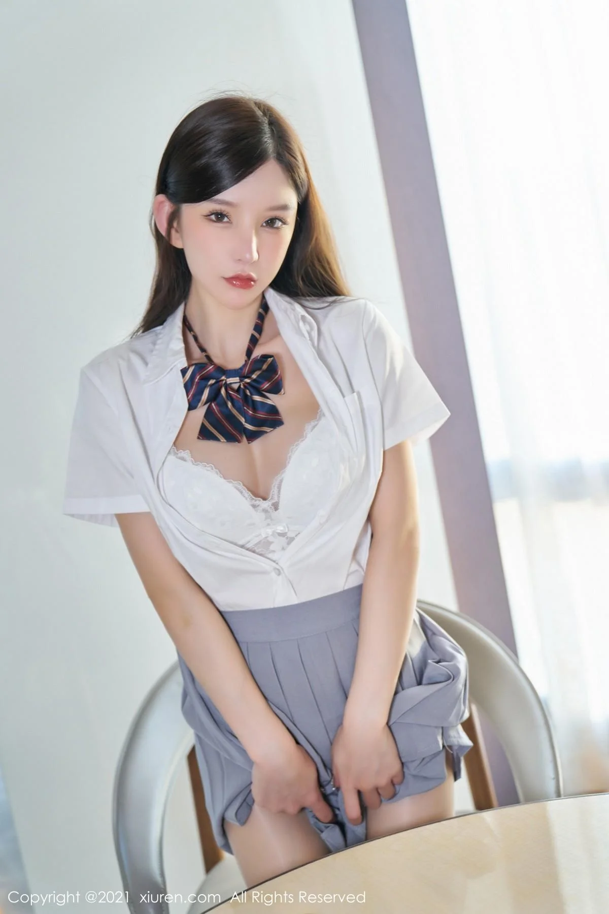 周于希Sandy惩罚游戏主题性感百褶裙下闪亮肉丝绝美写真 第 25 张