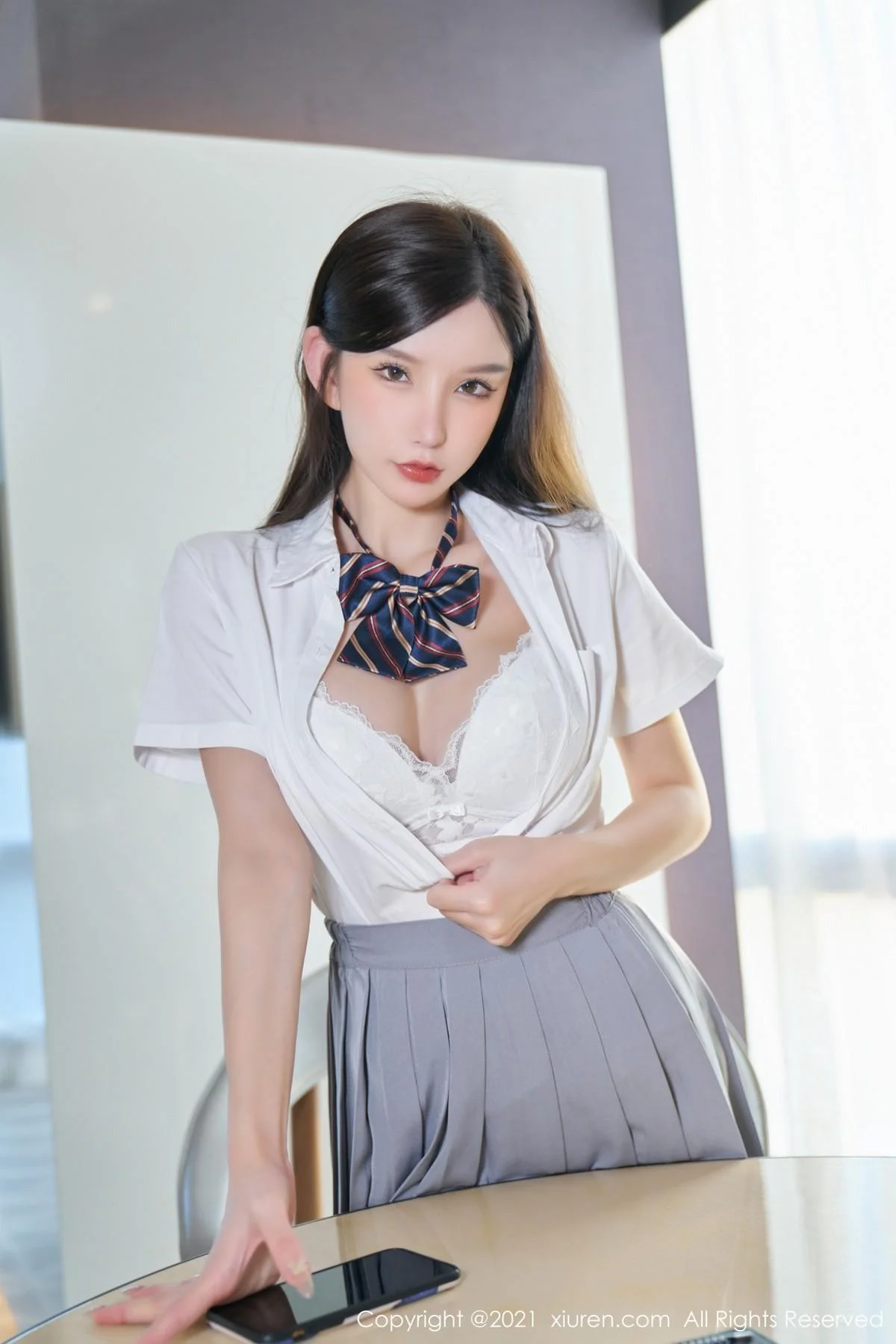 周于希Sandy惩罚游戏主题性感百褶裙下闪亮肉丝绝美写真 第 26 张
