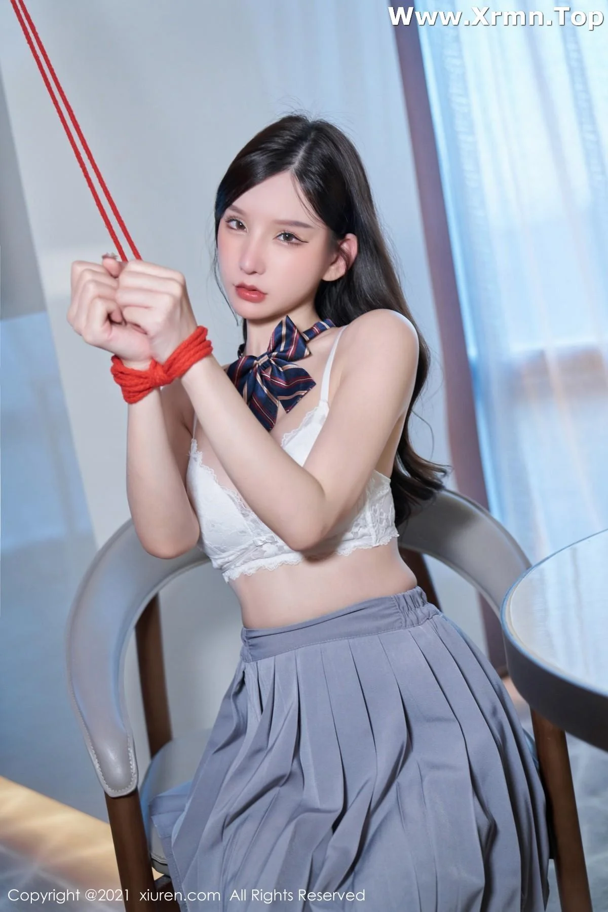 周于希Sandy惩罚游戏主题性感百褶裙下闪亮肉丝绝美写真 第 49 张