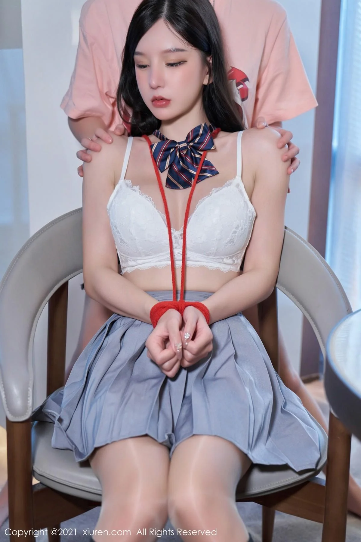周于希Sandy惩罚游戏主题性感百褶裙下闪亮肉丝绝美写真 第 51 张
