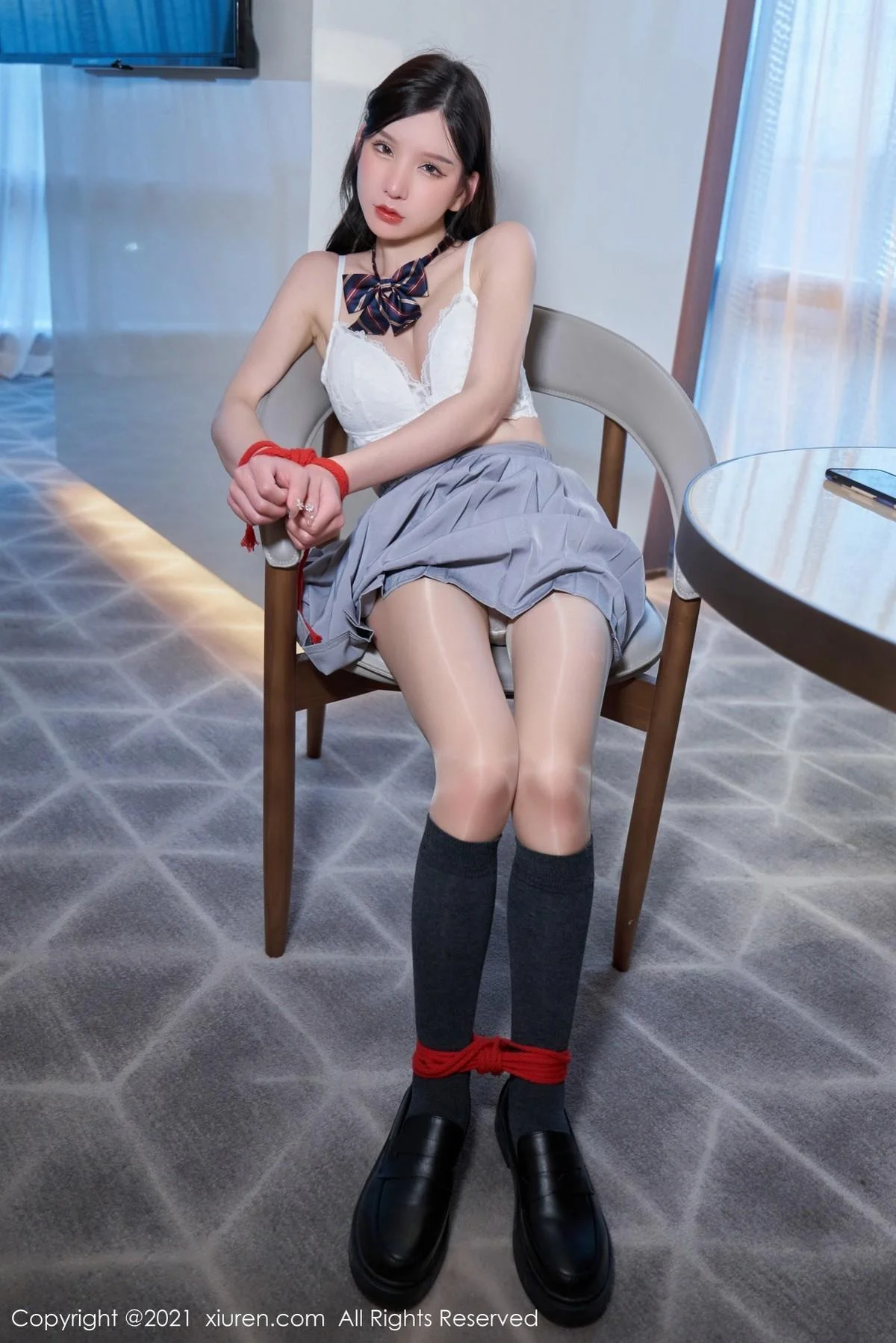 周于希Sandy惩罚游戏主题性感百褶裙下闪亮肉丝绝美写真 第 54 张