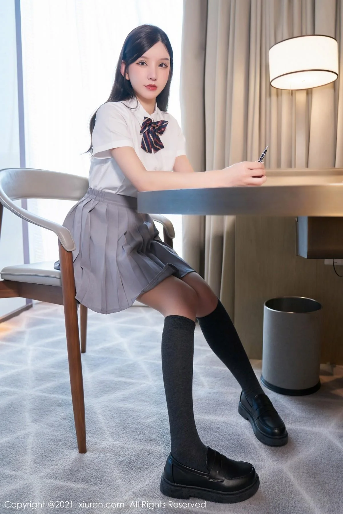周于希Sandy惩罚游戏主题性感百褶裙下闪亮肉丝绝美写真 第 7 张