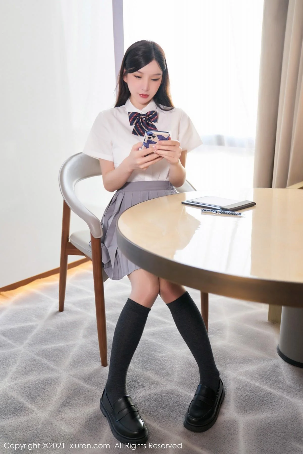 周于希Sandy惩罚游戏主题性感百褶裙下闪亮肉丝绝美写真 第 8 张