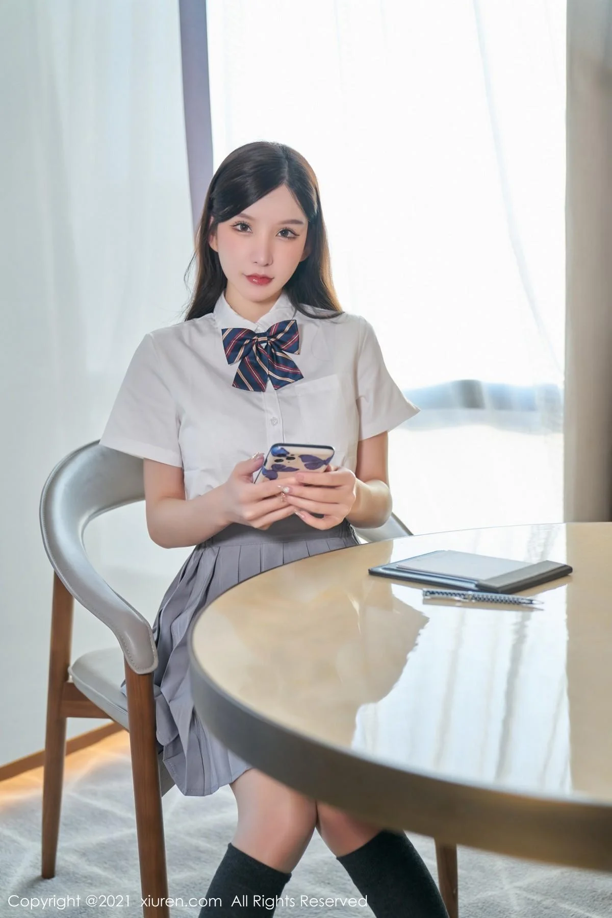 周于希Sandy惩罚游戏主题性感百褶裙下闪亮肉丝绝美写真 第 9 张