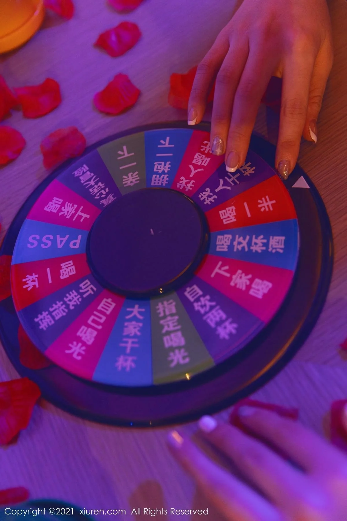 王雨纯＆朱可儿生日party主题私房暗色灯光下撩人绝美写真 第 13 张