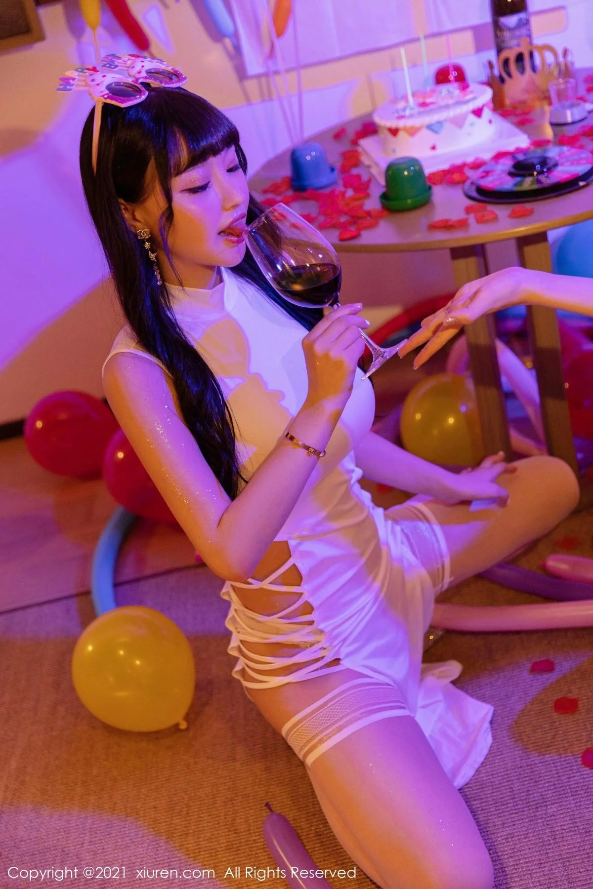 王雨纯＆朱可儿生日party主题私房暗色灯光下撩人绝美写真 第 21 张