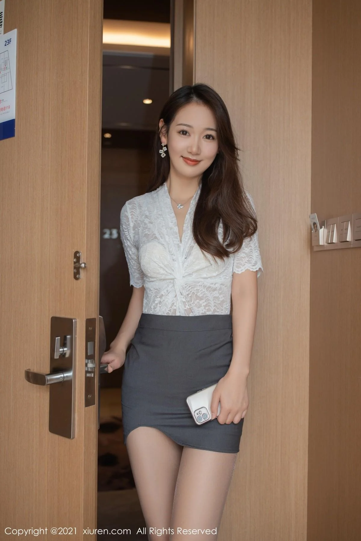 唐安琪今晚不回家主题私房半脱露蕾丝内衣撩人绝美写真 第 3 张