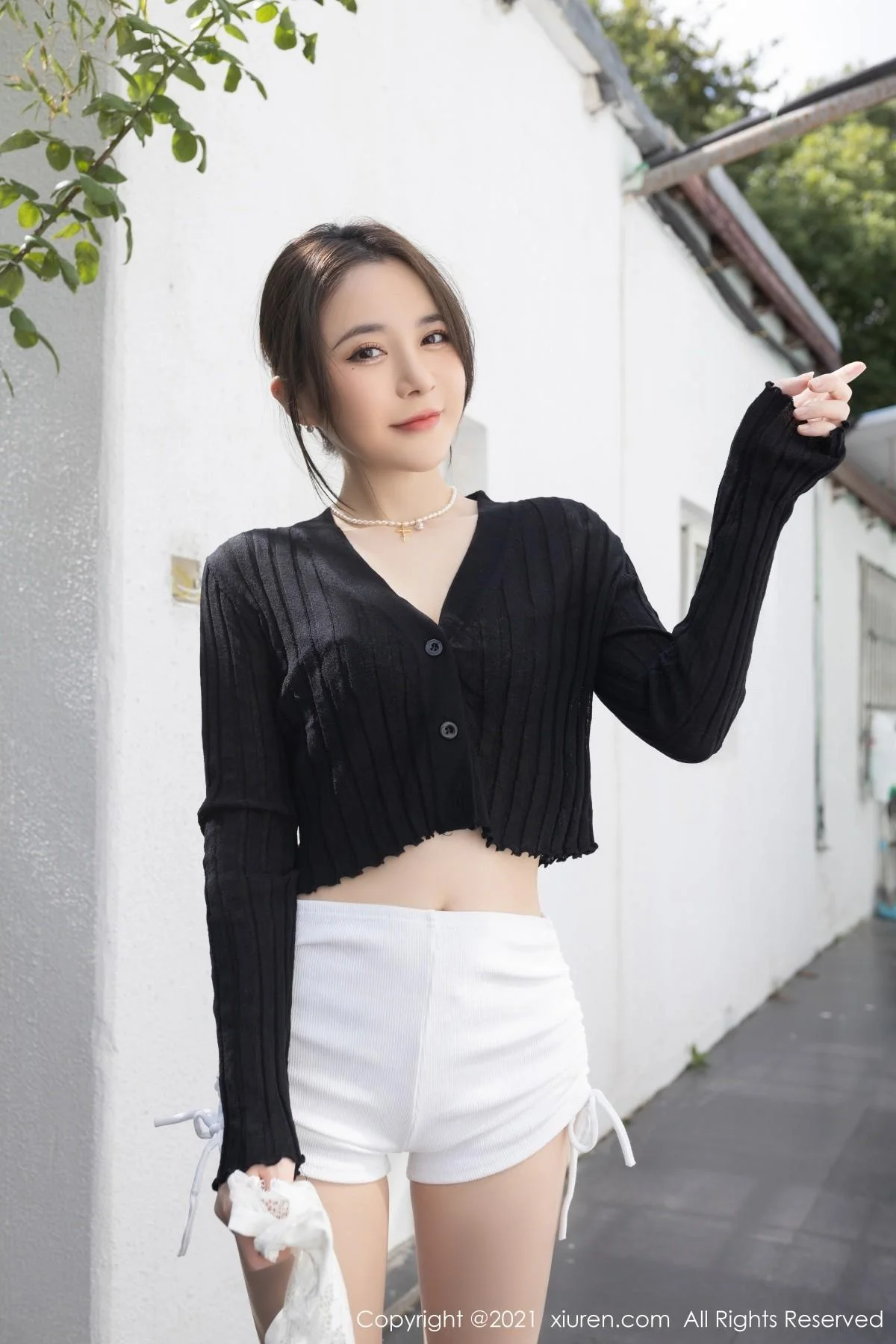 鱼子酱Fish江浙沪旅拍私房脱白色短裙露开档肉丝绝美写真 第 20 张