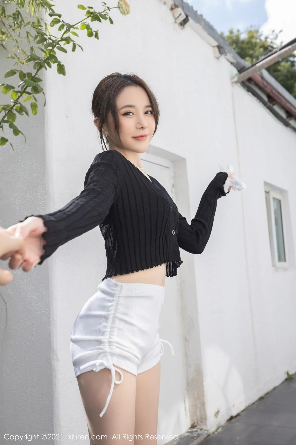 鱼子酱Fish江浙沪旅拍私房脱白色短裙露开档肉丝绝美写真 第 21 张