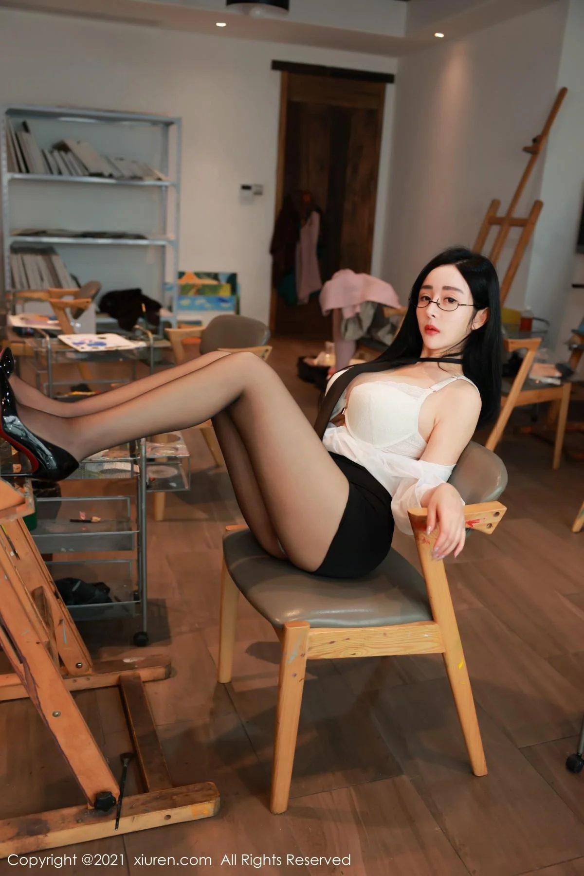 允爾美术老师剧情主题半脱白衬衣露傲人豪乳撩人绝美写真 第 22 张