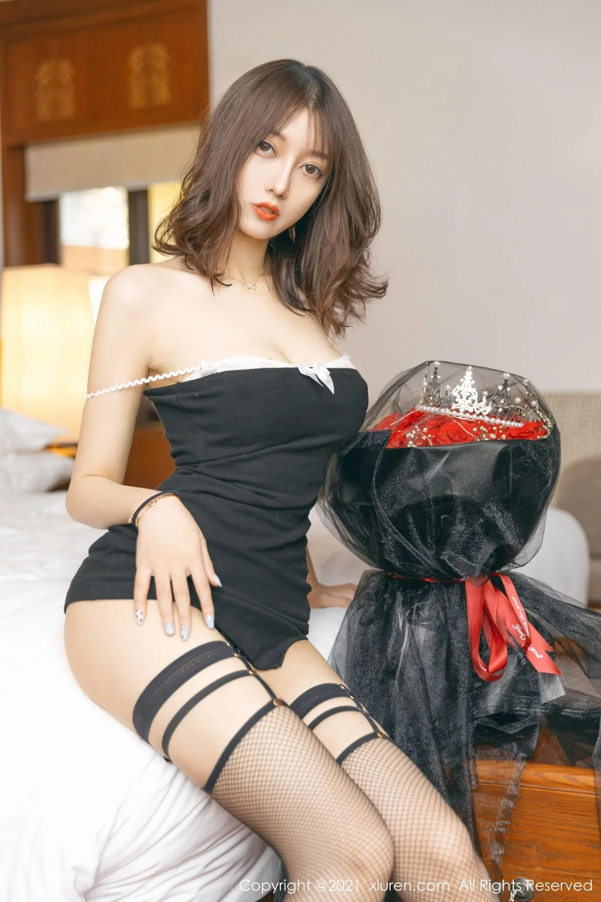 玥儿玥er西双版纳旅拍鲜花与美人主题秀火辣身材绝美写真 第 5 张