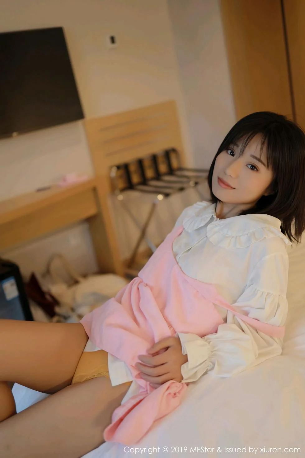 仓井优香居家床上脱性感白衬衣大尺度全裸惹火绝美写真 第 15 张