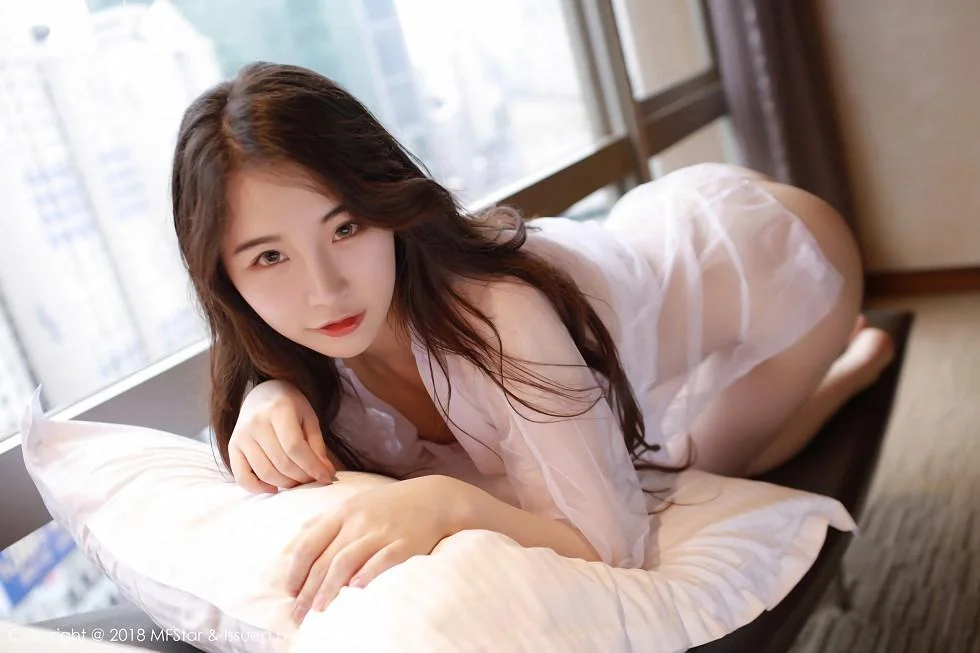 宅兔兔白色薄纱透视秀白嫩肌肤丁字裤翘臀绝美写真 第 69 张