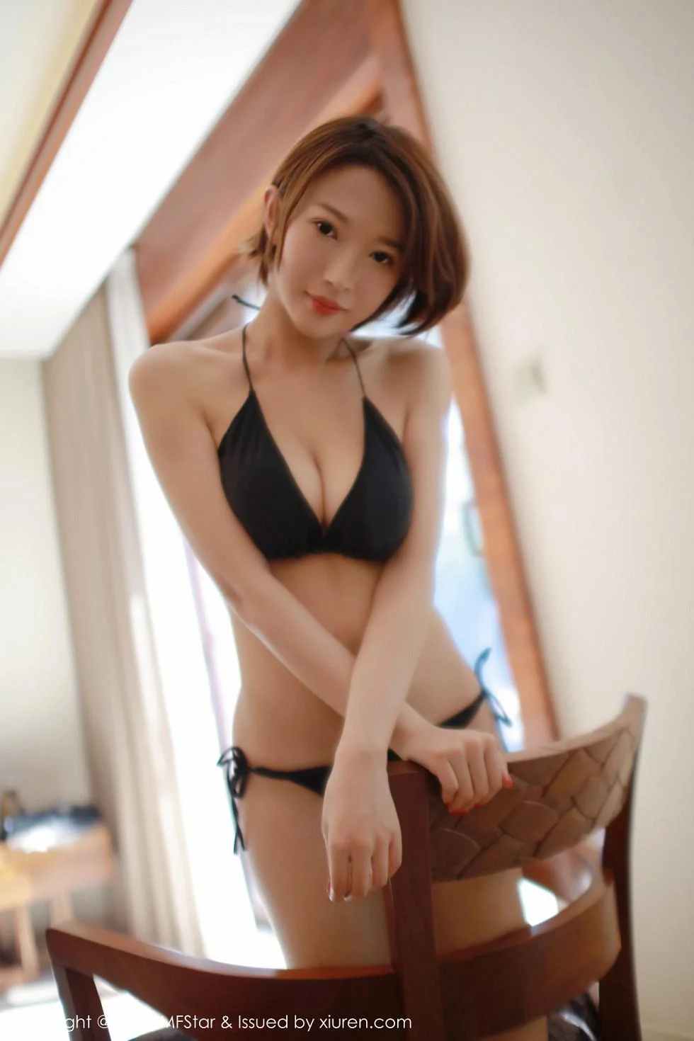 栗子Riz泳池里粉红色开胸比基尼湿身绝美写真 第 64 张