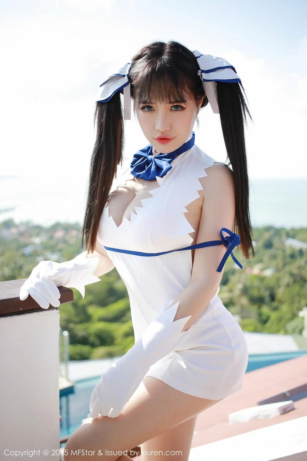 萌妹徐cake白色开档短裙迷人豪乳性感翘臀写真 第 2 张