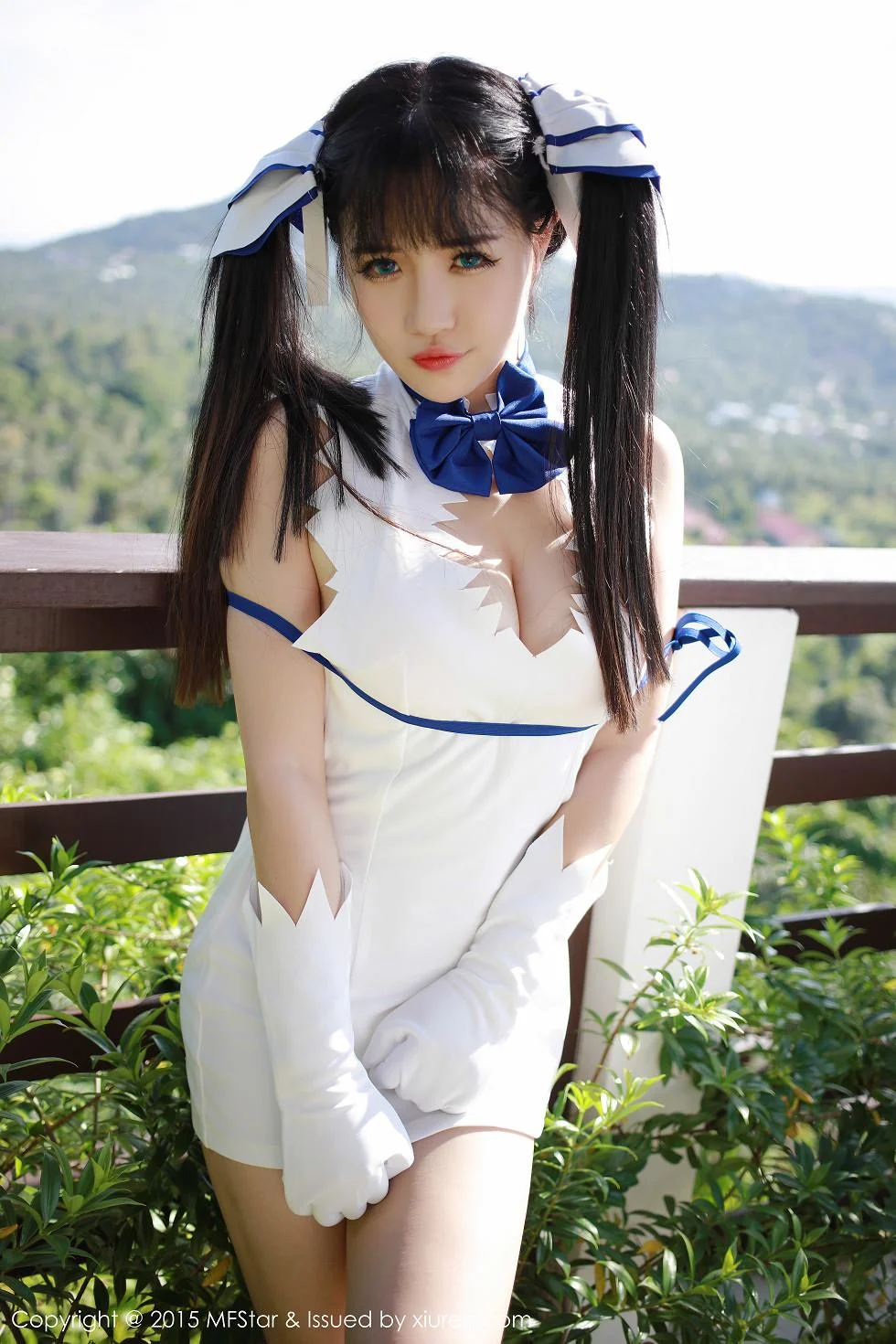 萌妹徐cake白色开档短裙迷人豪乳性感翘臀写真 第 23 张