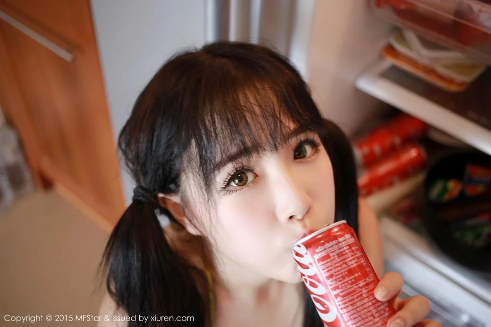 萌妹徐cake白色开档短裙迷人豪乳性感翘臀写真 第 77 张