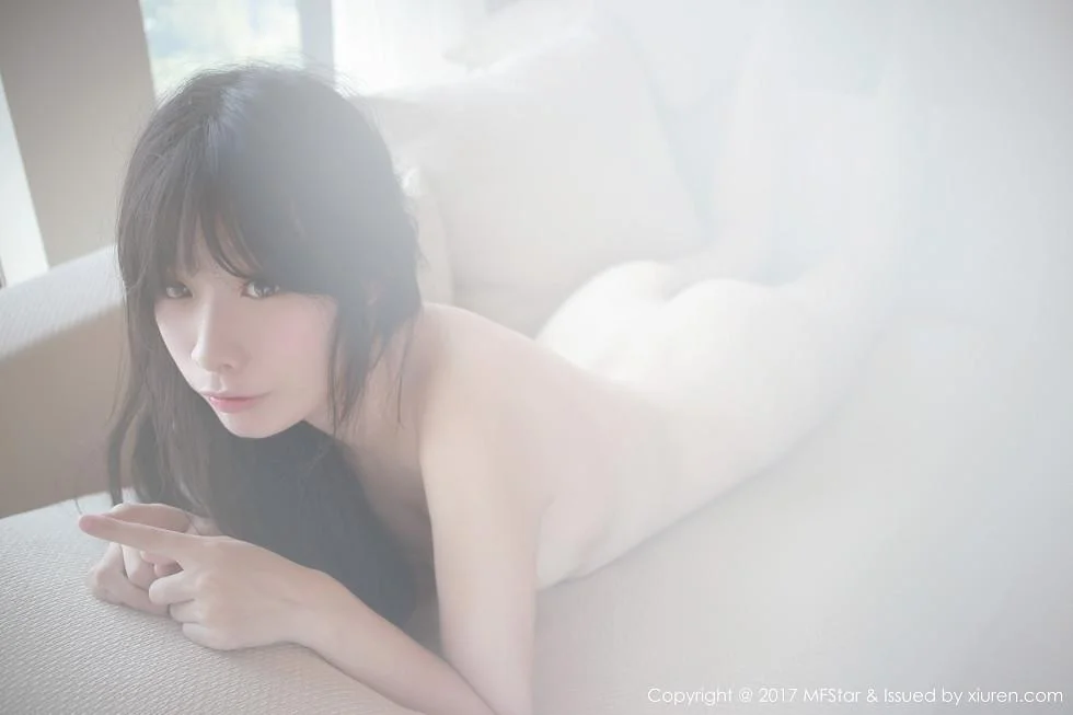 草莓兔兔大尺度私房全裸人体艺术绝美写真 第 18 张