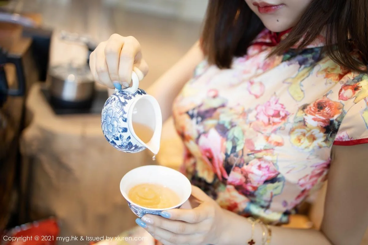 绮里嘉Carina私房花色旗袍露红色蕾丝内衣迷人绝美写真 第 10 张