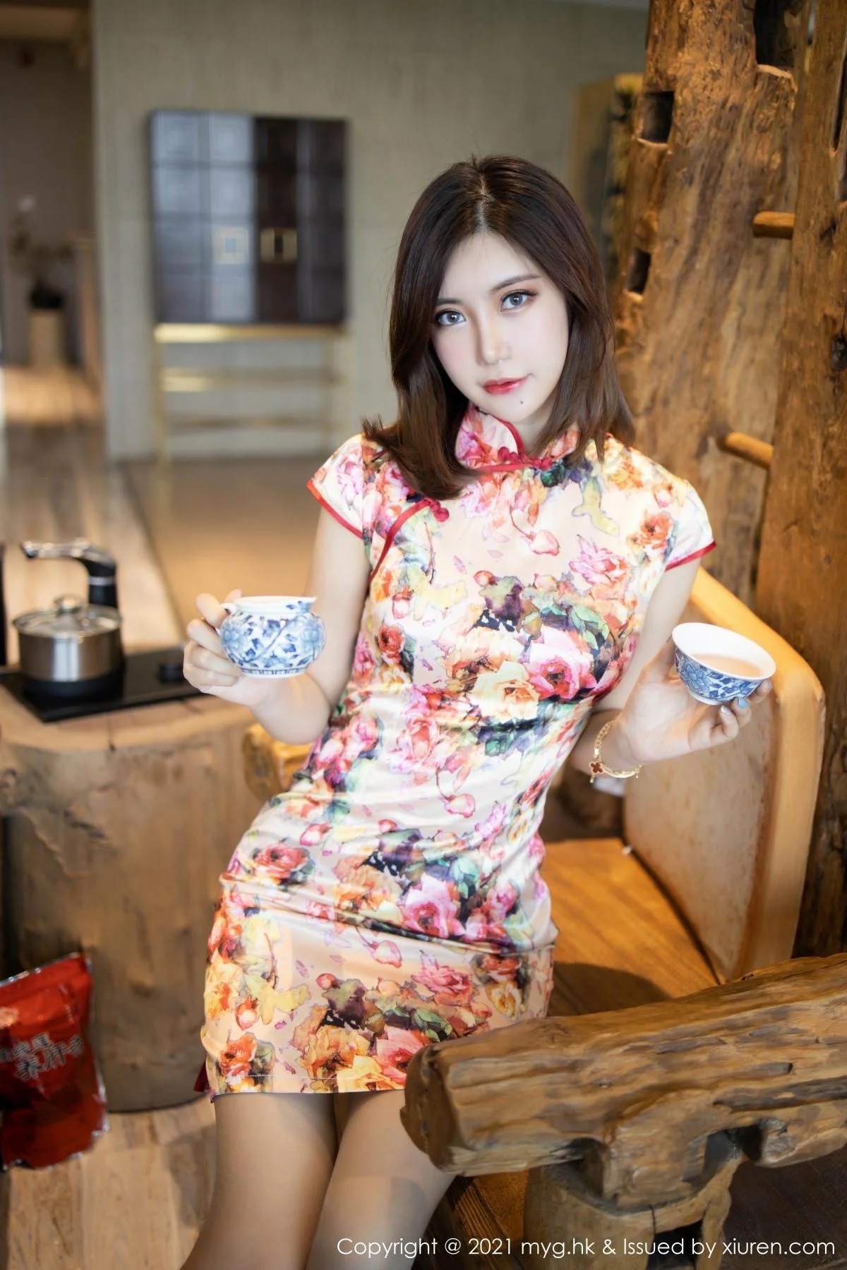 绮里嘉Carina私房花色旗袍露红色蕾丝内衣迷人绝美写真 第 11 张