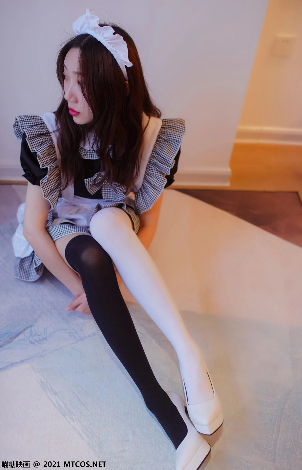 Ellie艾栗栗学生妹水手服真空秀美乳半球绝美写真 第 26 张