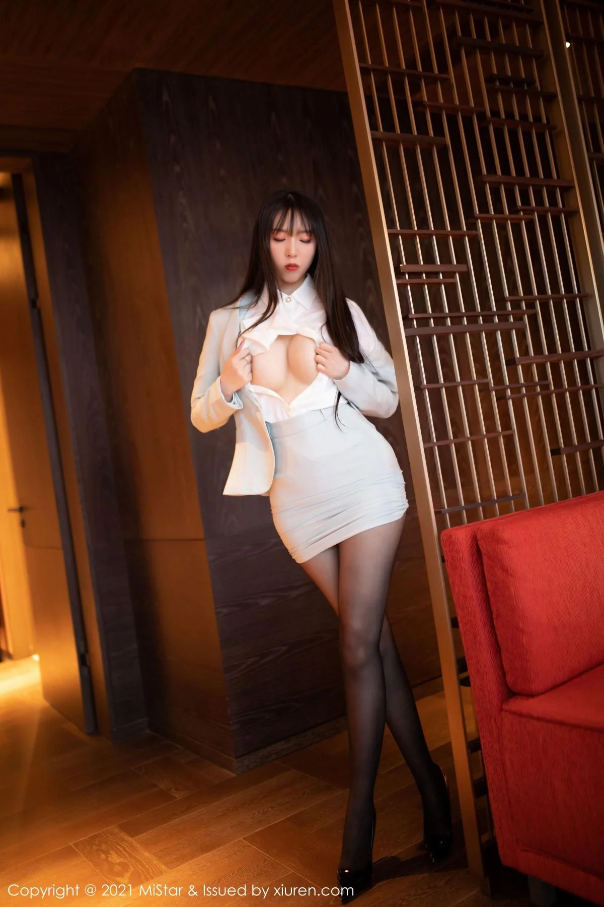 小波多职场制服黑丝OL主题半撩露无内黑丝裤袜绝美写真 第 80 张