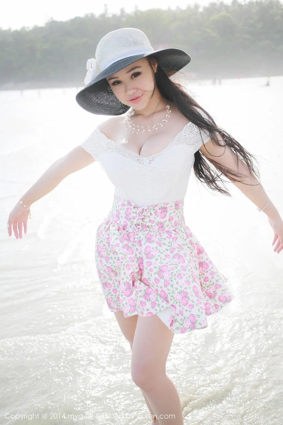 Barbie可儿海边清凉花色比基尼爆乳绝美写真 第 3 张