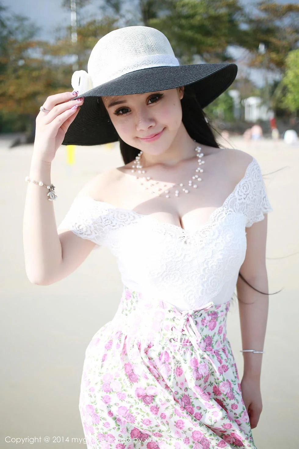 Barbie可儿海边清凉花色比基尼爆乳绝美写真 第 7 张