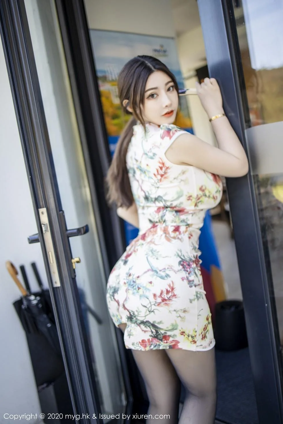 软软子性感古韵旗袍半脱露情趣内衣吊带黑丝极致绝美写真 第 34 张