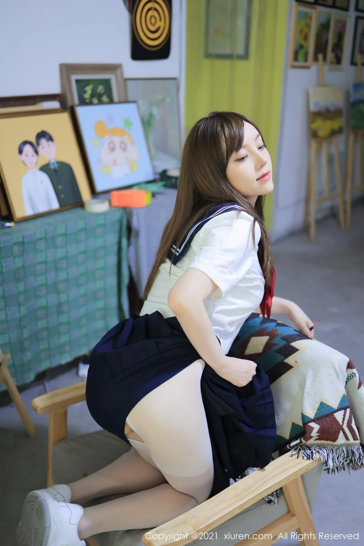 豆瓣酱真实画室场景主题半脱制服露开档白丝完美绝美写真 第 5 张