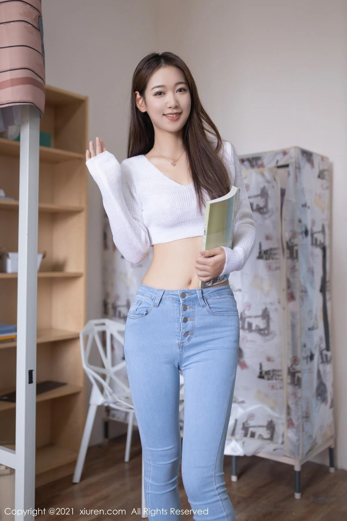 唐安琪江浙沪旅拍寝室高腰服饰配牛仔裤半脱迷人绝美写真 第 1 张