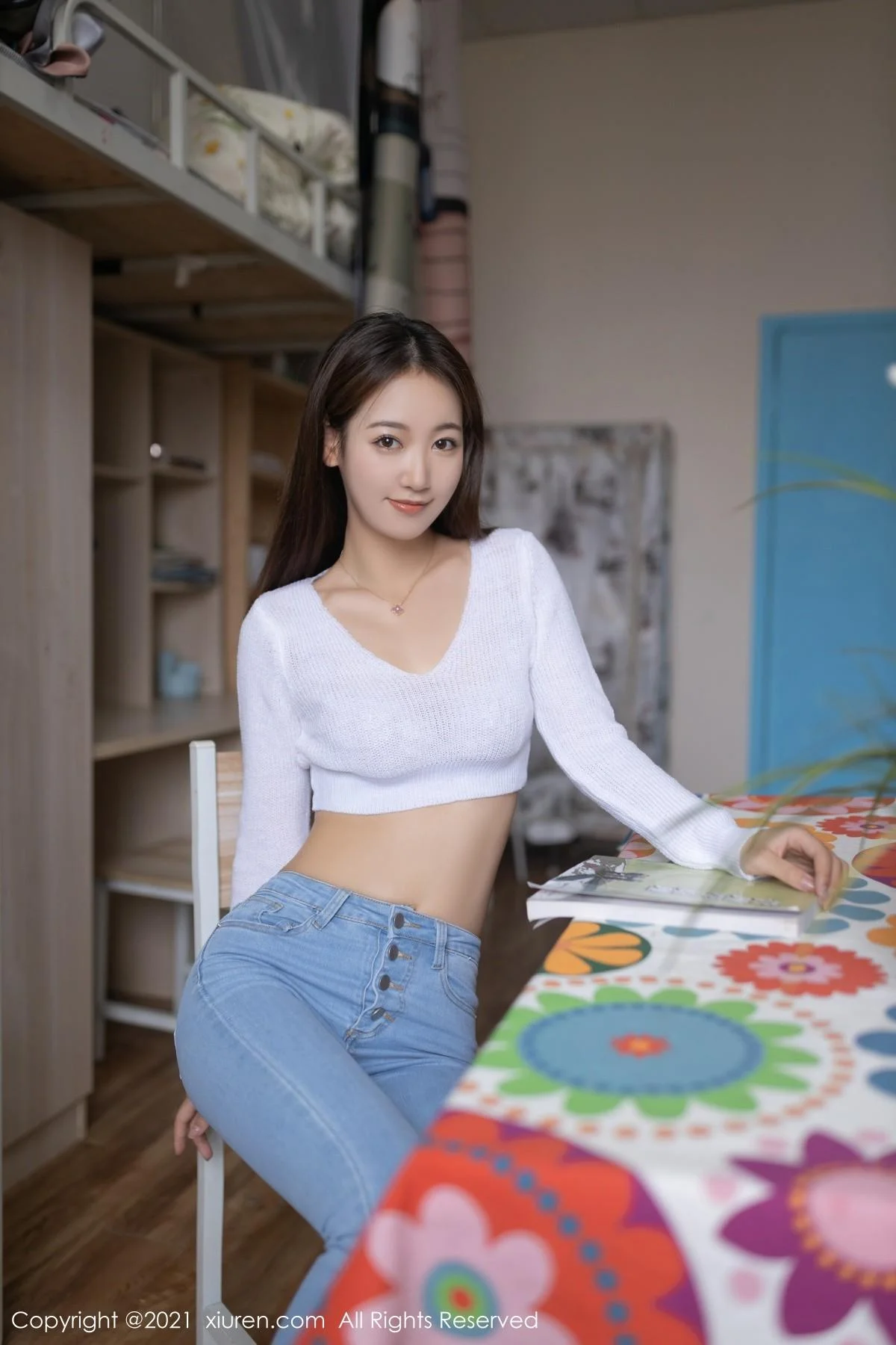 唐安琪江浙沪旅拍寝室高腰服饰配牛仔裤半脱迷人绝美写真 第 10 张