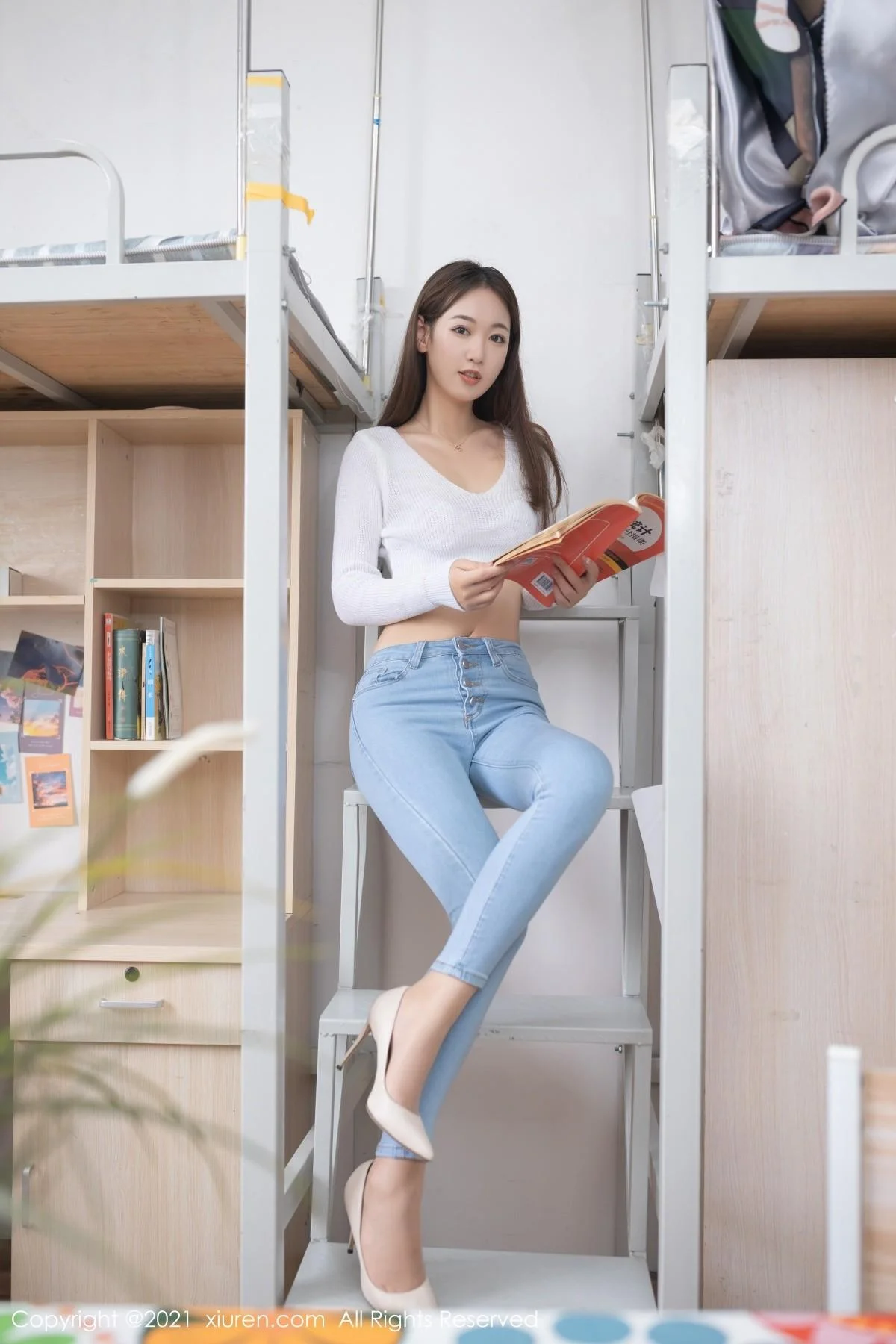 唐安琪江浙沪旅拍寝室高腰服饰配牛仔裤半脱迷人绝美写真 第 19 张