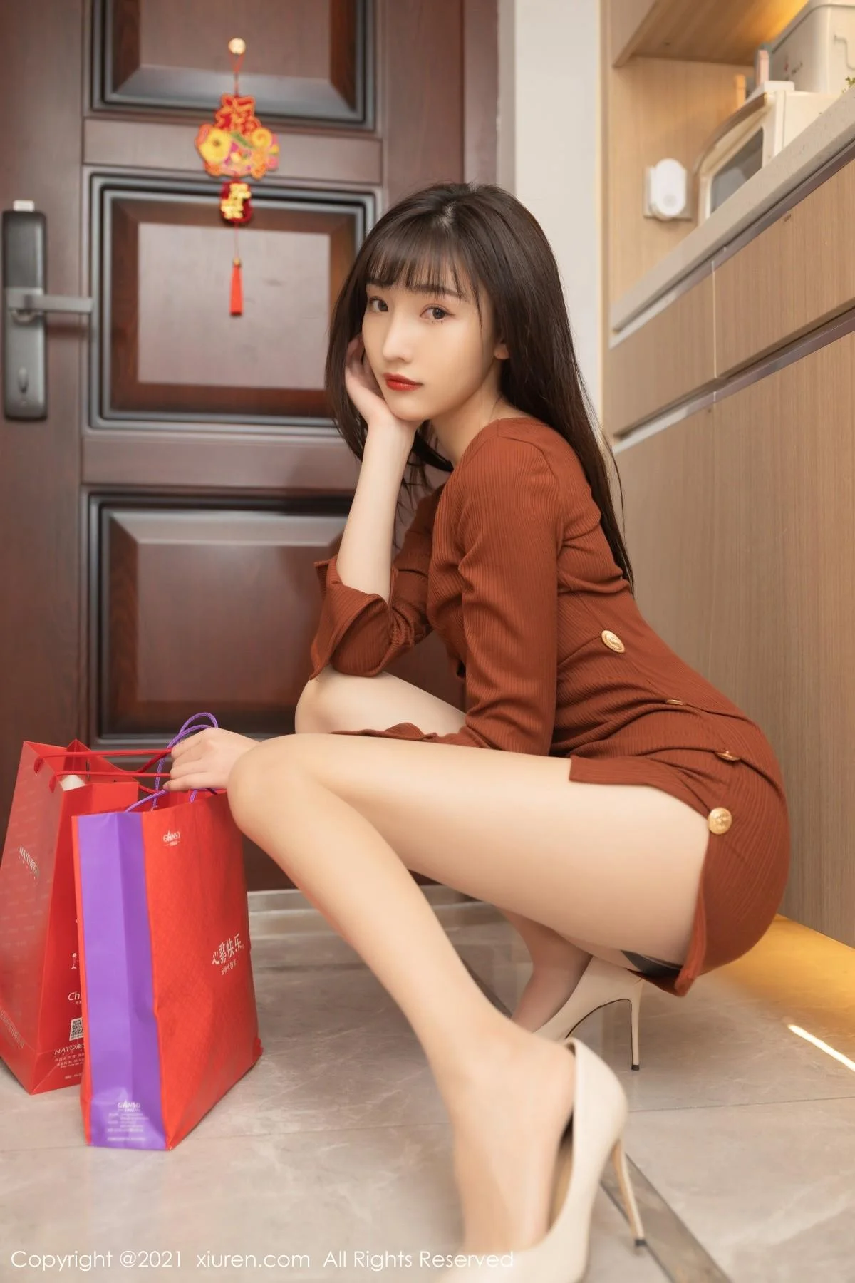 陆萱萱成都旅拍租赁女友见父母主题超薄肉丝裤袜绝美写真 第 13 张