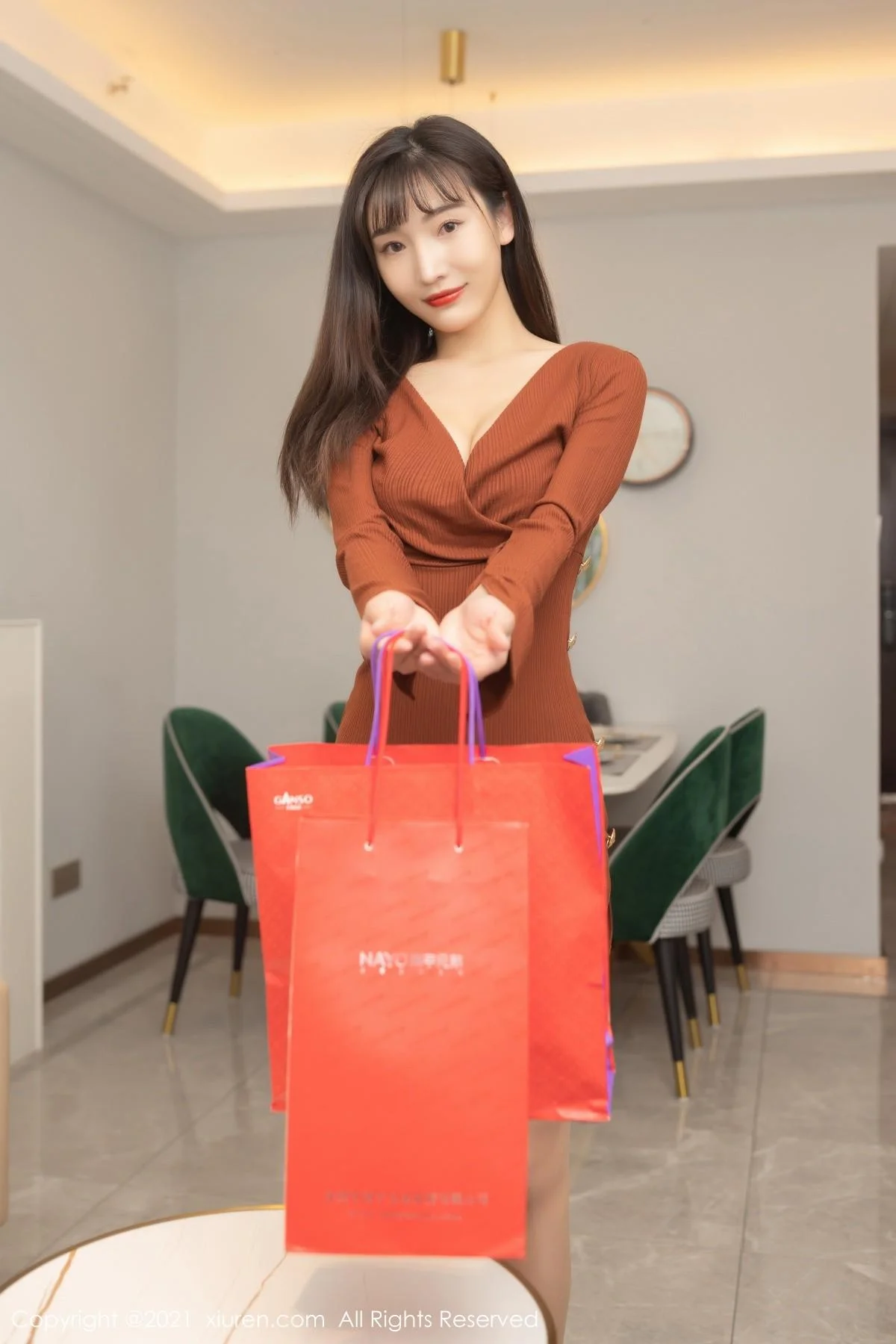 陆萱萱成都旅拍租赁女友见父母主题超薄肉丝裤袜绝美写真 第 18 张