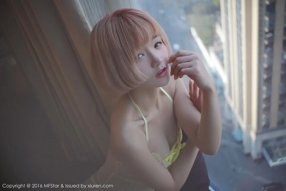 悦爷妖精居家红色内衣半脱内裤秀诱人翘臀写真 第 48 张